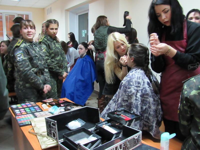 Учні 2-го курсу Чернігівського професійного ліцею побуту організували для курсантів та студентів «День краси»