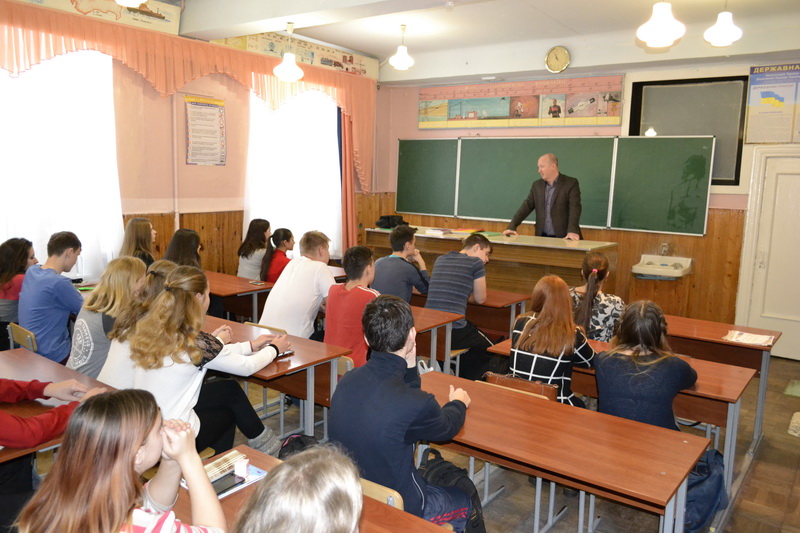В рамках проведення «Тижня права» здійснено правопросвітницьку роботу серед учнів 10-х – 11-х класів ЗОШ №9 м.Чернігова